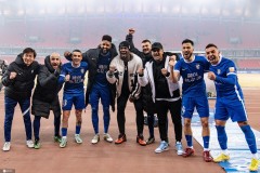 国安队更衣室冲突：球迷愤怒抗议0:6惨败事件